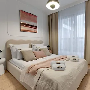 Doki Living - Foodhall & Parking By Downtown Gdansk
